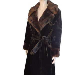 Fabulous Vintage Bl & Br Faux Fur Coat! 🔥